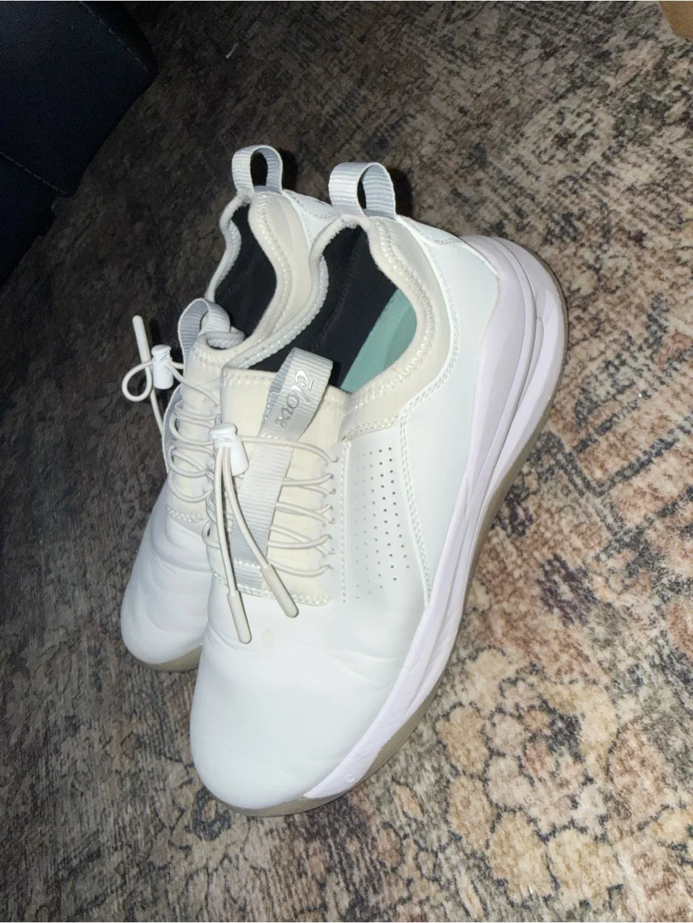 Clove Classic nursing shoes